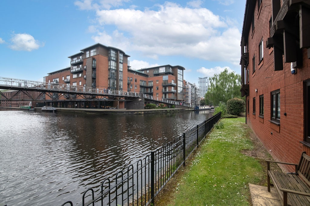 3 Bed Flat, Kings Court, B1 photo 5