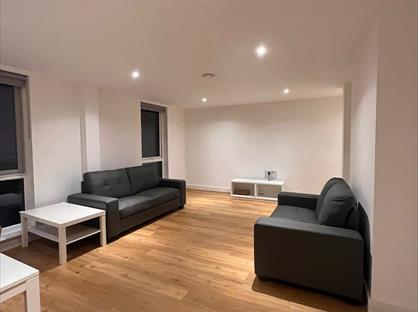 3 Bed Flat, Advent Way, M4