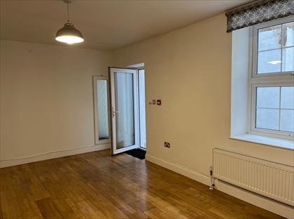 1 Bed Flat, Bower Place, ME16