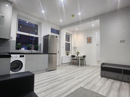 2 Bed Terraced House, Autumn Avenue, LS6