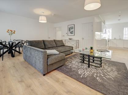 2 Bed Flat, Phoenix Rd, NW1