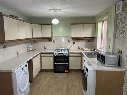 2 Bed Semi-Detached House, Rosebank Gardens, LS3