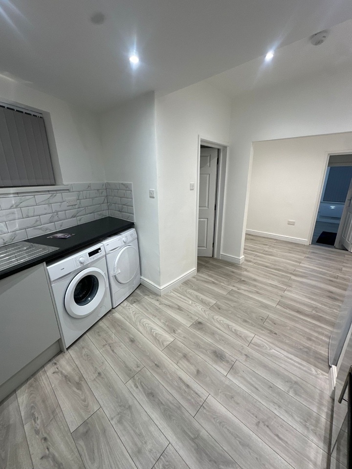 2 Bed Flat, Alfreton Road, NG7 photo 5