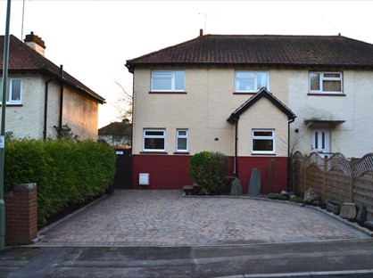 3 Bed Semi-Detached House, Parkside Road, RG21