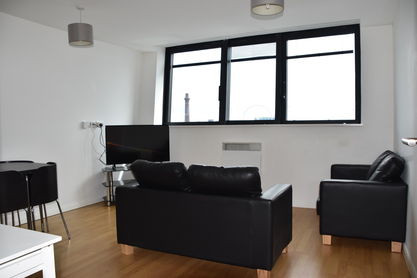 1 Bed Flat, Mann Island, L3 photo 2