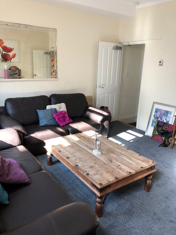 Leeds Room in a Shared House, Winfield Terrace, LS2 To Rent Now for