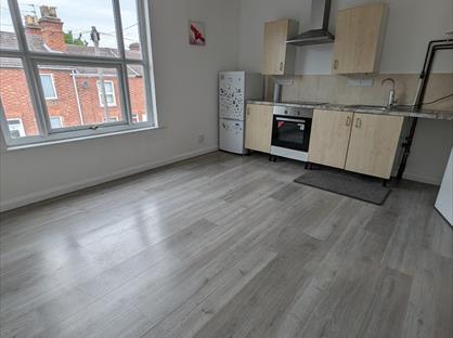2 Bed Flat, Wood Street, CV21