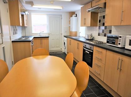 Room in a Shared House, Church Walk, S80