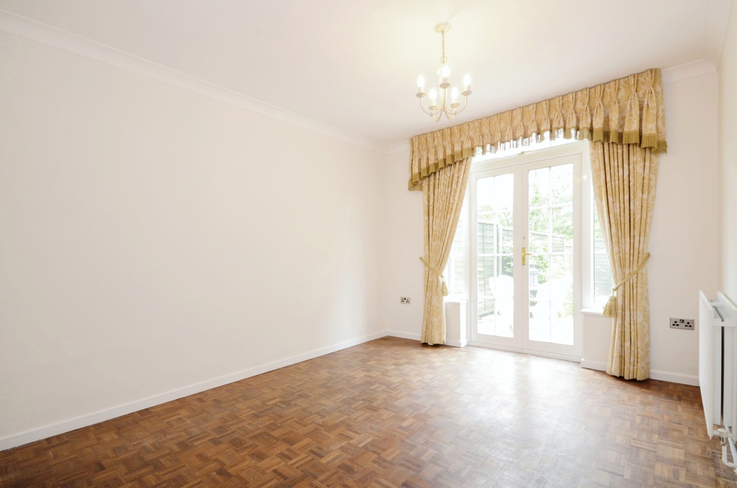 Pinner 3 Bed SemiDetached House, Azalea Walk, HA5 To Rent Now for