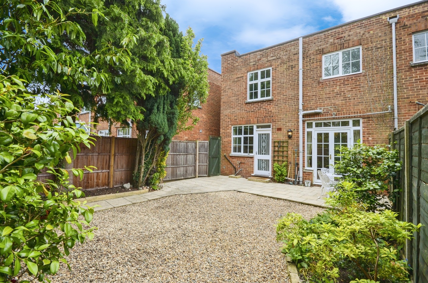 Pinner 3 Bed SemiDetached House, Azalea Walk, HA5 To Rent Now for