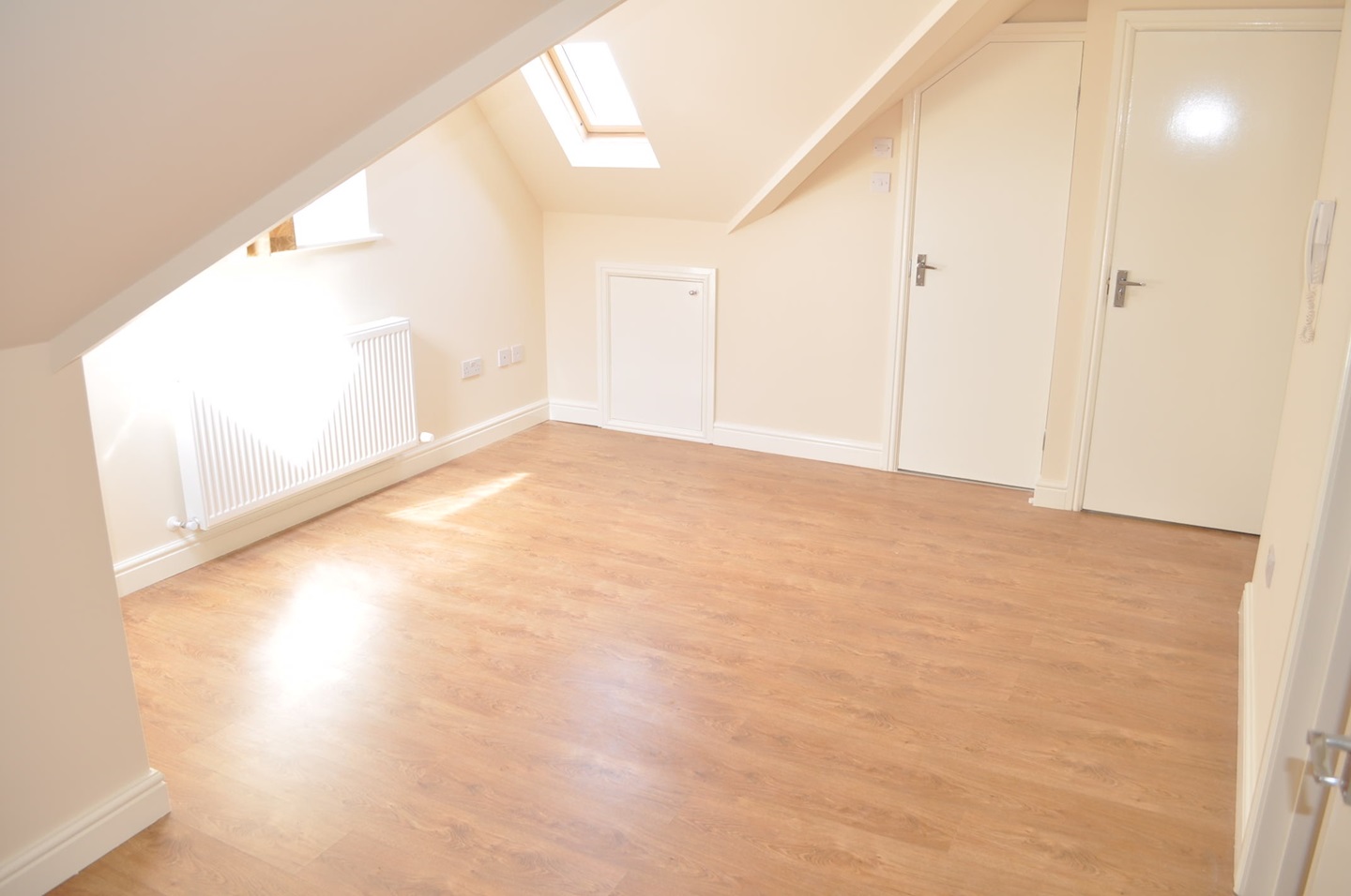 Luton 1 Bed Flat, Cardiff Road, LU1 To Rent Now for £800.00 p/m