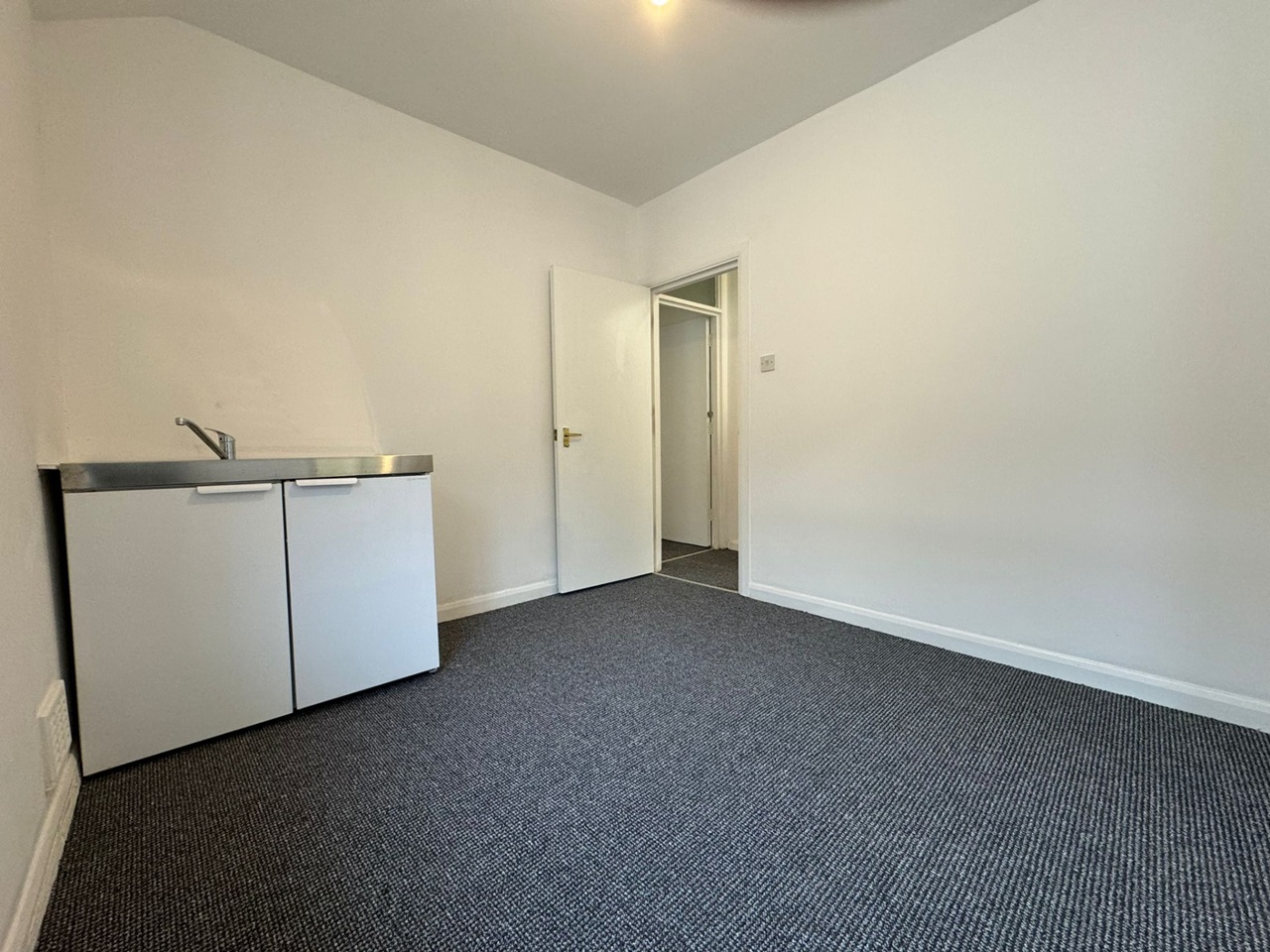 Tooting Studio Flat, Grenfell Road, CR4 To Rent Now for £1,000.00 p/m