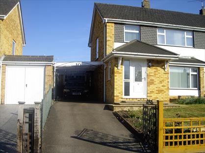 3 Bed Semi-Detached House, Hildens Drive, RG31