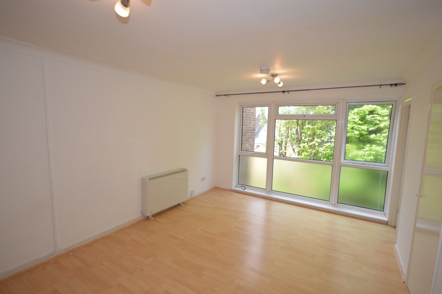 London Studio Flat, Highview, SE18 To Rent Now for £900.00 p/m