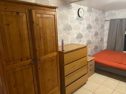 Studio Flat, Newbury Park, IG2