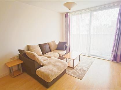 2 Bed Flat, Azalea House, TW13