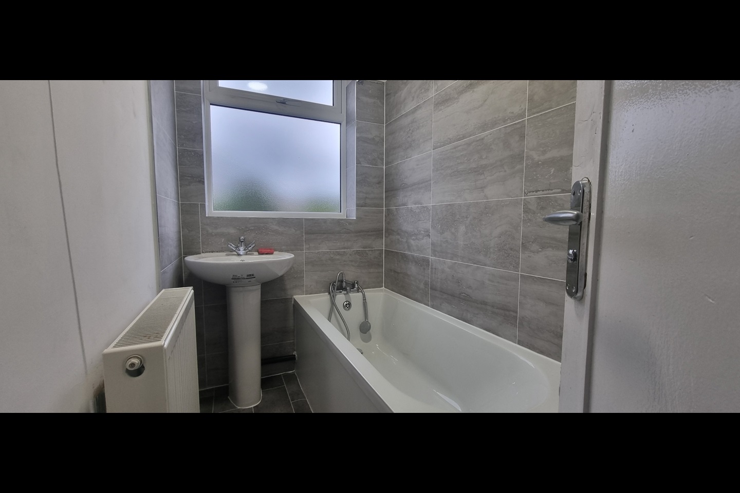 Ilford 4 Bed Detached House, Vine Gardens, IG1 To Rent Now for £