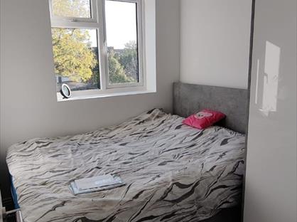 2 Bed Flat, Foresters Drive, SM6