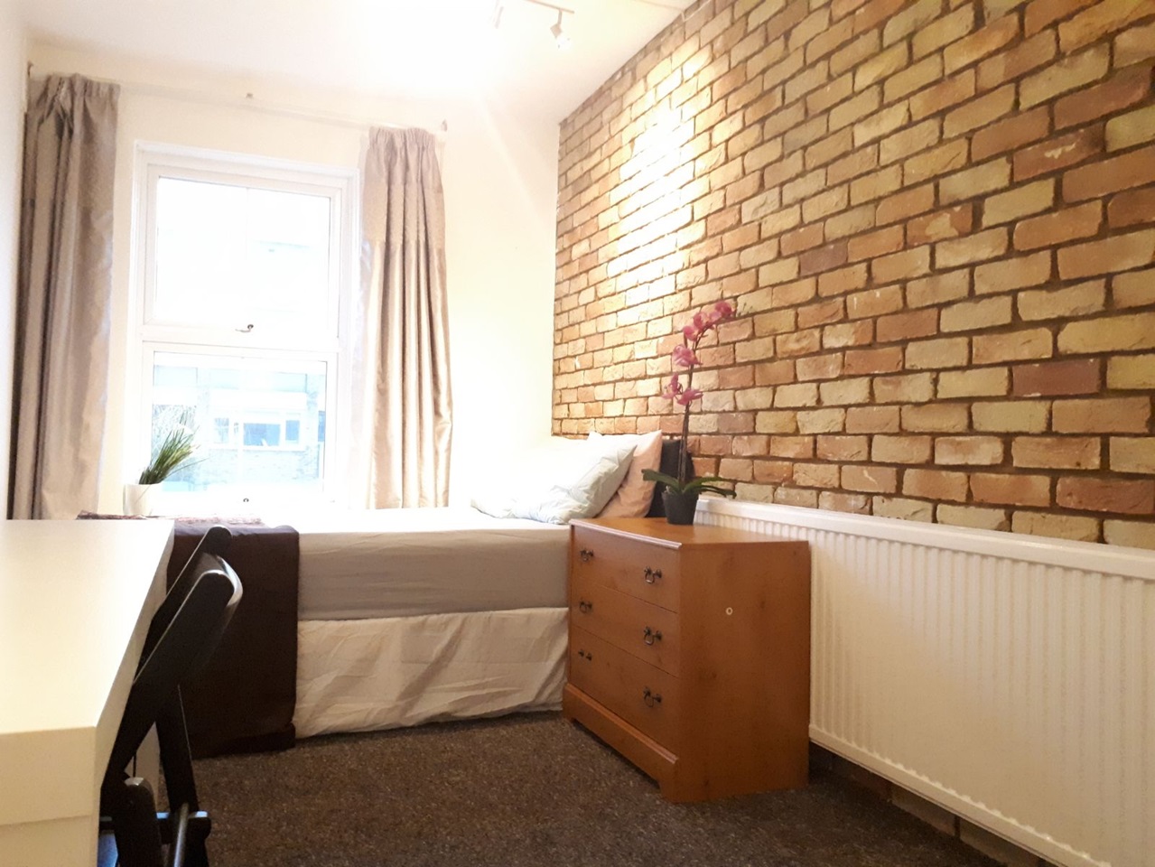London Room in a Shared Flat, Englefield Road, N1 To Rent Now for £