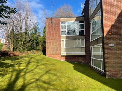 2 Bed Flat, Guywood Court, SK6