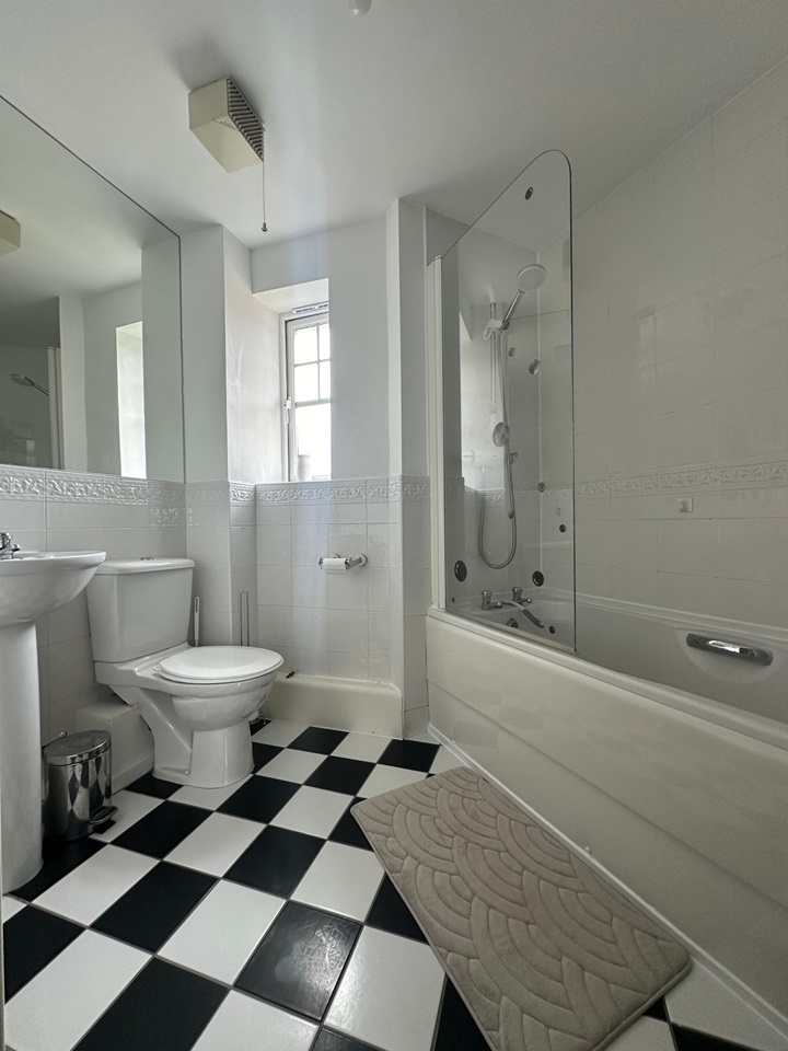 Gateshead 2 Bed Flat, St James Village, NE8 To Rent Now for £850.00 p/m