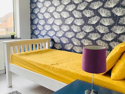 Room in a Shared House, Mole Court, KT19