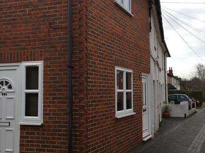 1 Bed Flat, Stokefields, GU1