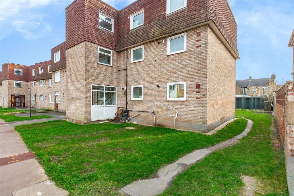 Dagenham 4 Bed Flat, Salisbury Road, RM10 To Rent Now for £1,900.00 p/m