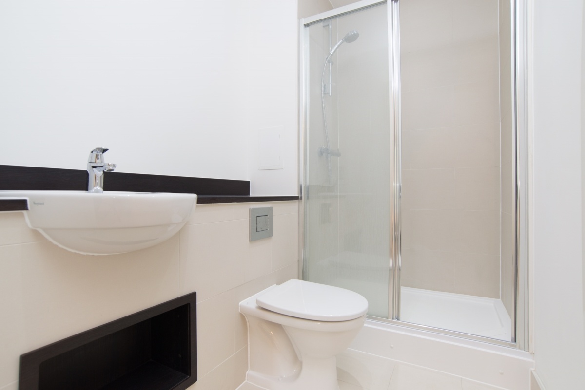 London 2 Bed Flat, Waterside Heights, E16 To Rent Now for £2,296.67 p/m