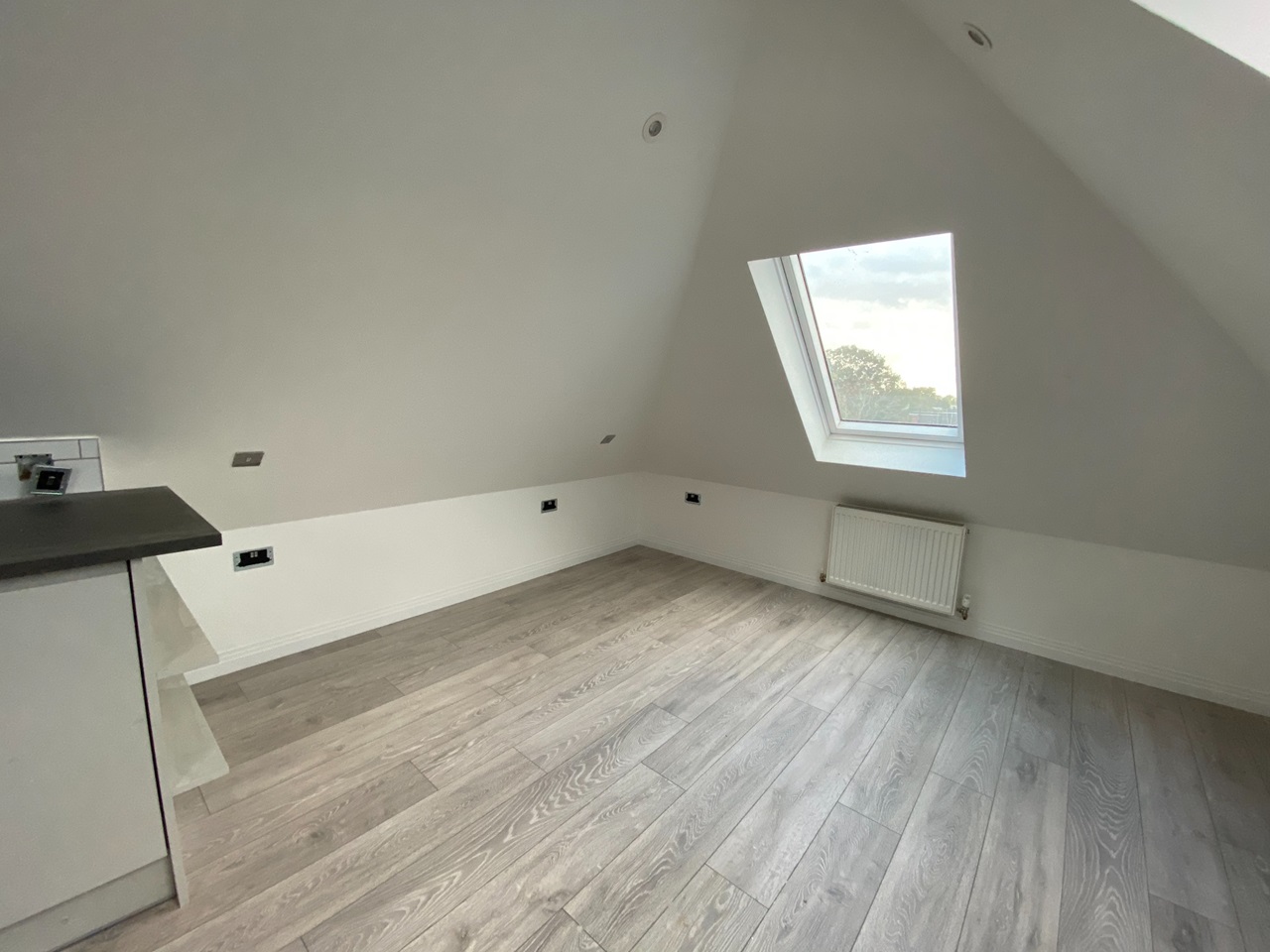 London Studio Flat, Friern Park, N12 To Rent Now for £1,175.00 p/m