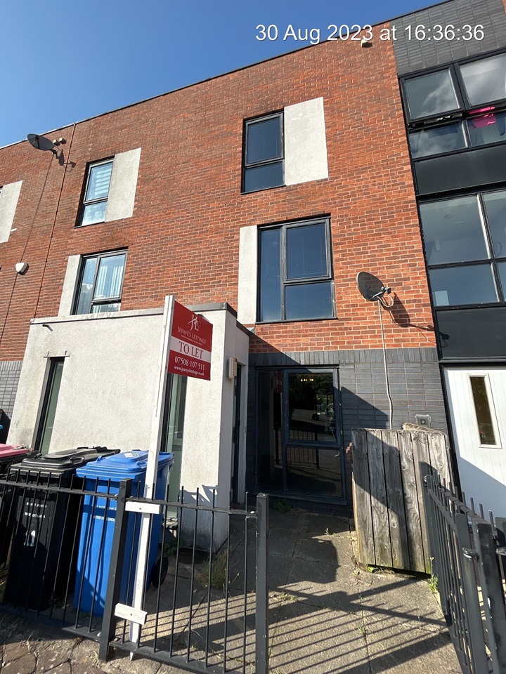 Salford 3 Bed Terraced House, Radclyffe Mews, M5 To Rent Now for £