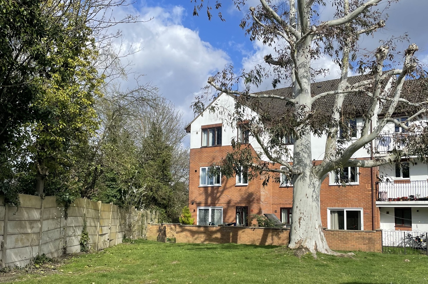 Hounslow 2 Bed Flat, Kingfisher Court, TW3 To Rent Now for £1,700.