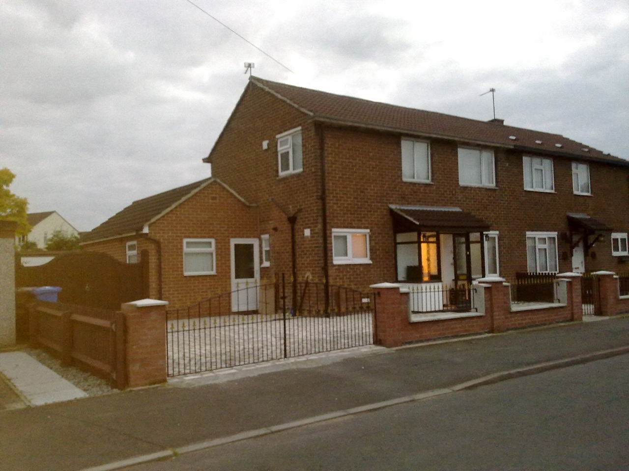 3 Bed Semi-Detached House, Thackeray St, DE24 photo 5