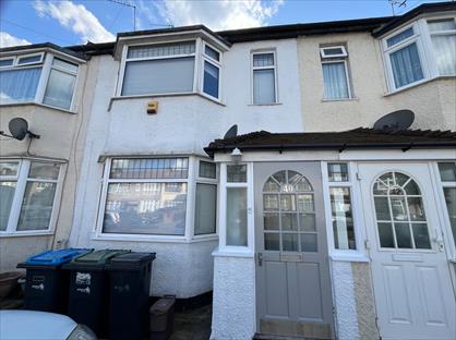 3 Bed Semi-Detached House, Balmoral Road, EN3