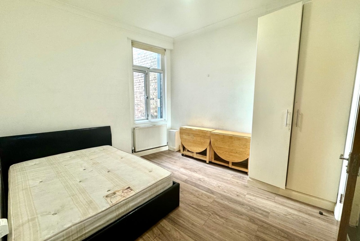 London Studio Flat, West Hendon Broadway, NW9 To Rent Now for £953.