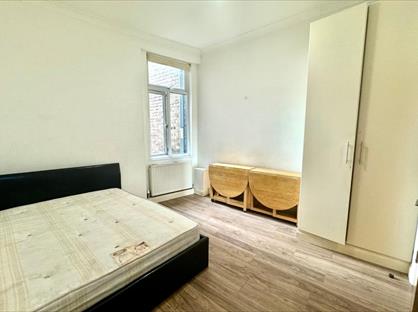 Studio Flat, West Hendon Broadway, NW9