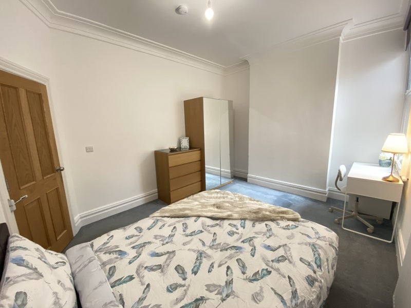 London Room in a Shared Flat, Tredegar Square, E3 To Rent Now for £850.00 p/m