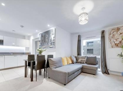 1 Bed Flat, Adenmore Road, SE6