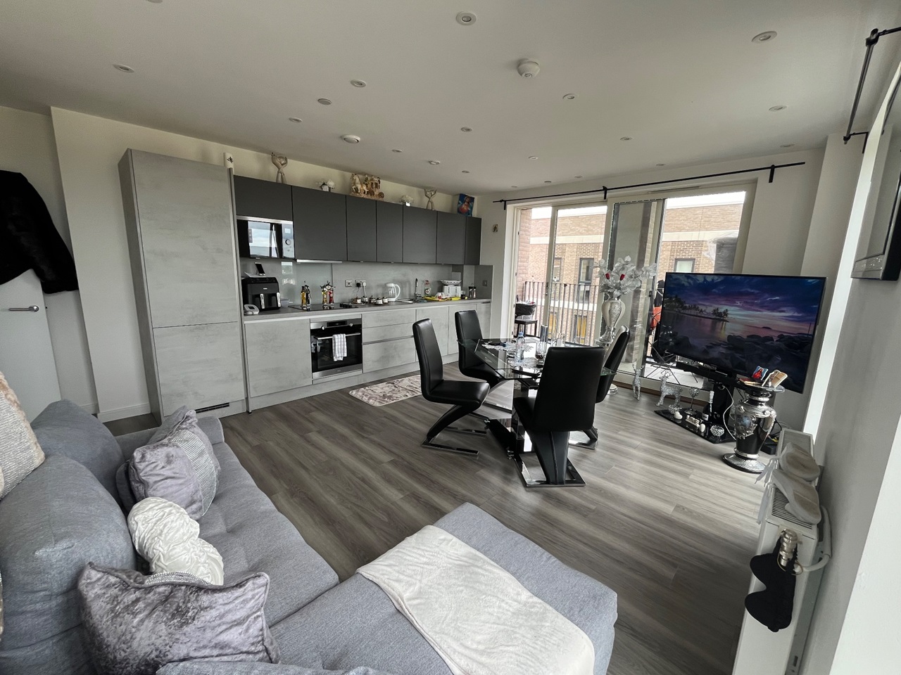 Rainham 1 Bed Flat, Portland House, RM13 To Rent Now for £1,600.00 p/m