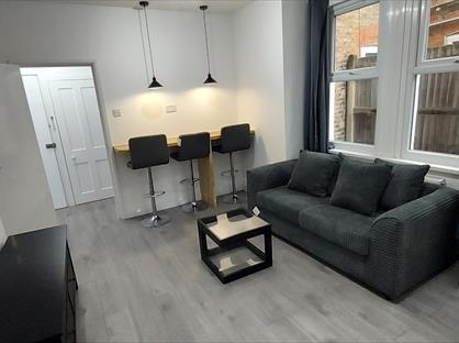 2 Bed Flat, Gilbey Road, SW17