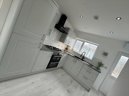 2 Bed Terraced House, Bond Avenue, SA15