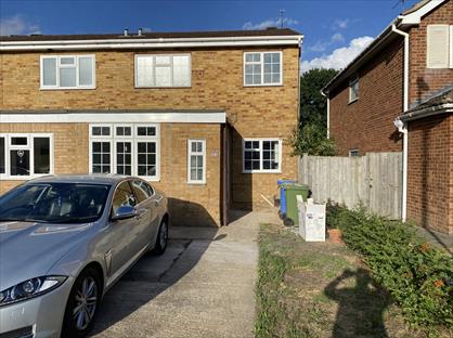 4 Bed Semi-Detached House, Chatsworth Road, GU14