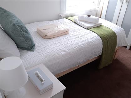 Room in a Shared House, Beck Road, E8