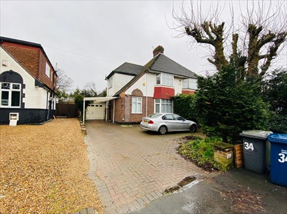 4 Bed Semi-Detached House, Barnet Way, NW7