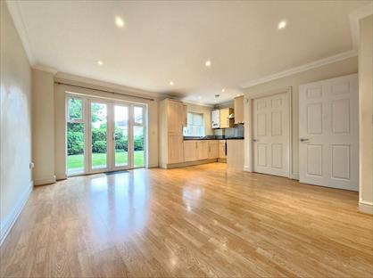 2 Bed Flat, Cornerways, SL3