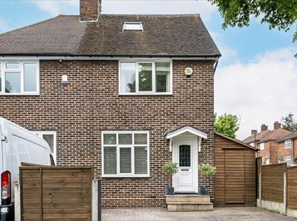3 Bed Semi-Detached House, Ridgebrook Road, SE3
