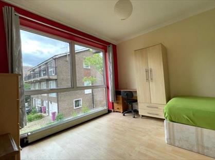 Room in a Shared House, Capstan Square, E14