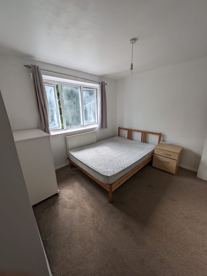 London Room in a Shared House, Longbridge Way, SE13 To Rent Now for
