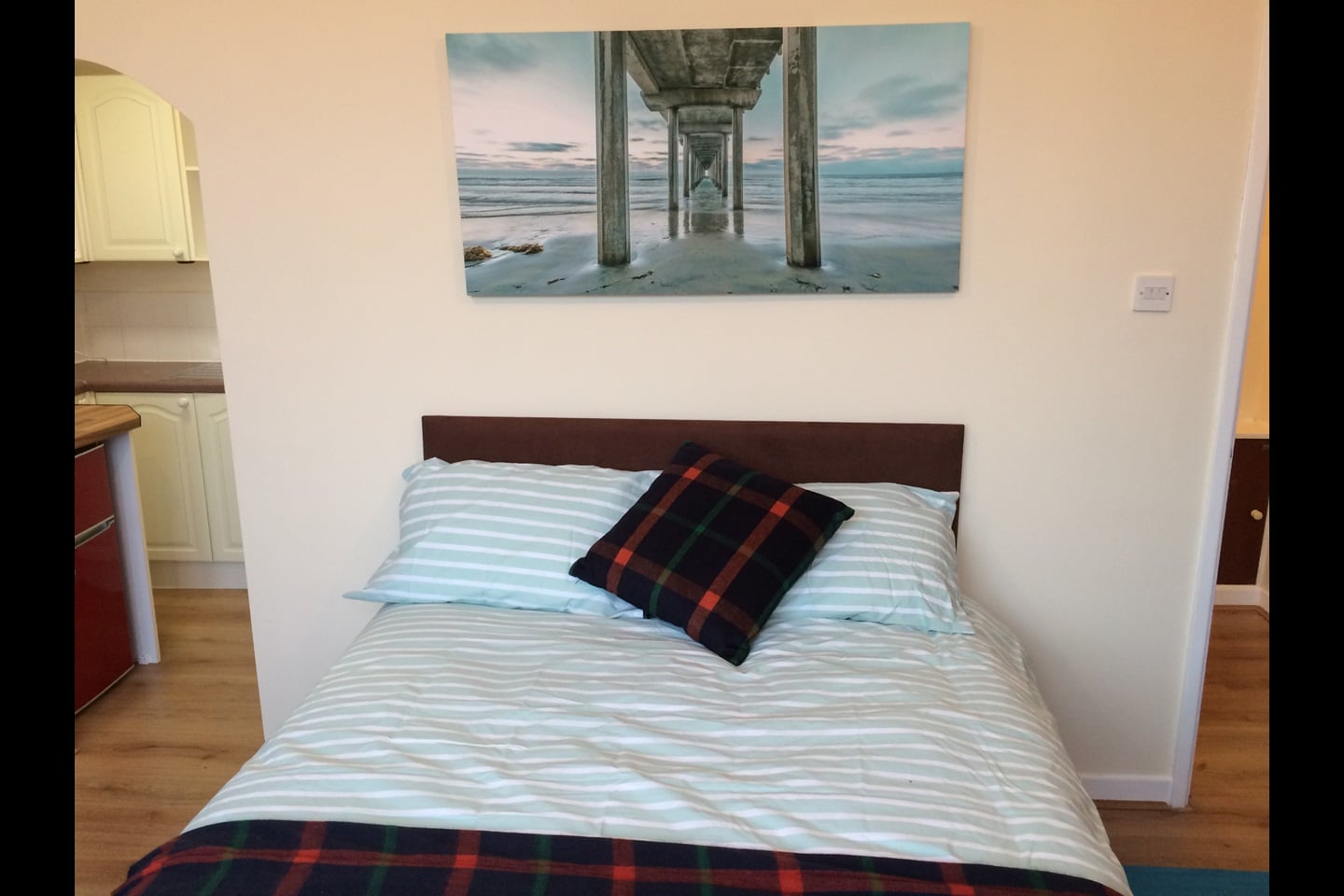 Studio Flat, Victoria Road, CH45 photo 2