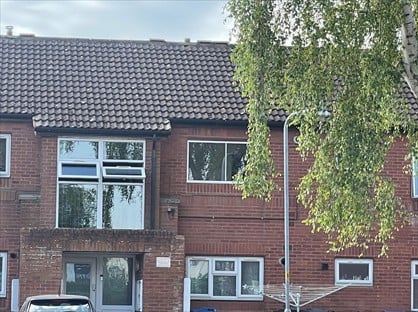2 Bed Flat, Kitchen Drive, YO8